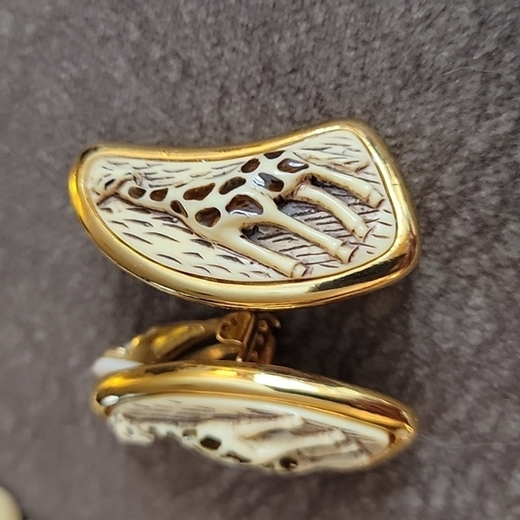 VTG 1970s 3D Acrylic Giraffe Bib Beaded Collar Necklace Clip-on Earrings Set - Picture 9 of 14